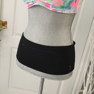 Athletic accessory phone money pocket belt